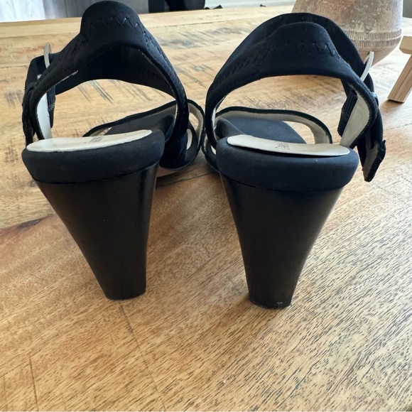 Taryn Rose Black Sandals - Picture 13 of 17